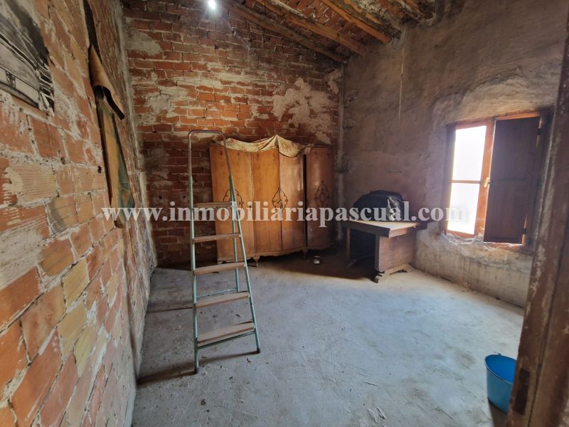 SE VENDE CASA UNIFAMILIAR EN MURO DE CALCOY 