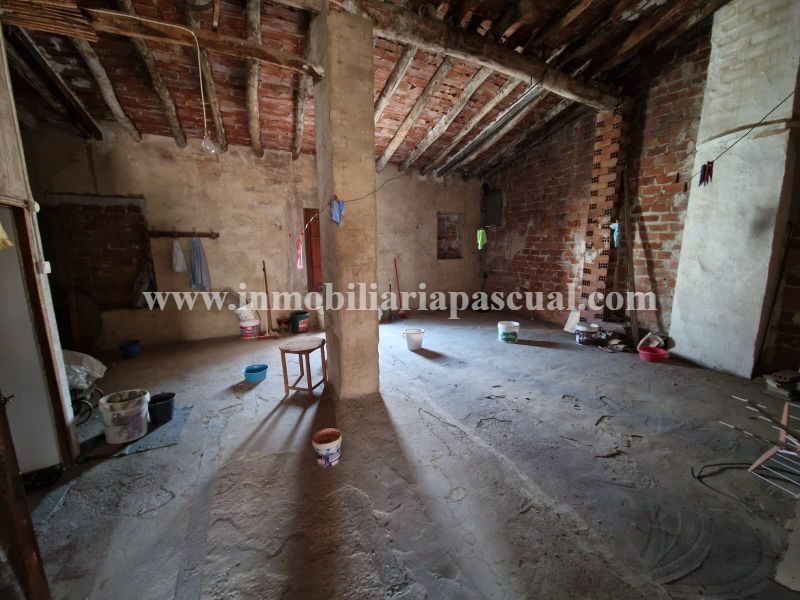 SE VENDE CASA UNIFAMILIAR EN MURO DE CALCOY 