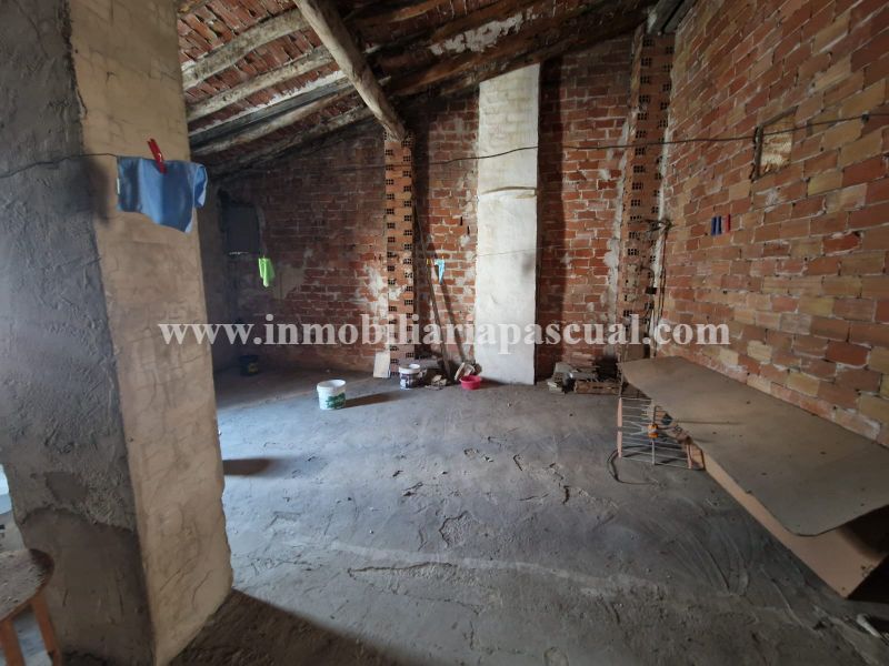 SE VENDE CASA UNIFAMILIAR EN MURO DE CALCOY 