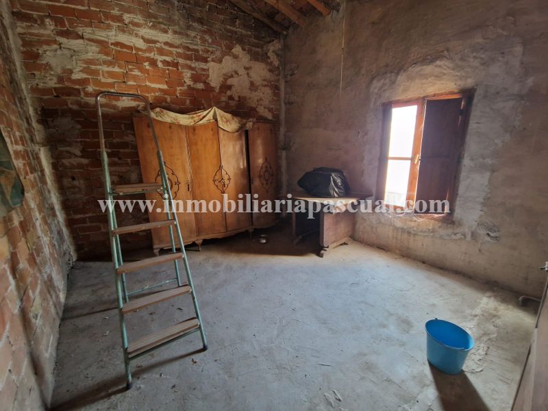 SE VENDE CASA UNIFAMILIAR EN MURO DE CALCOY 