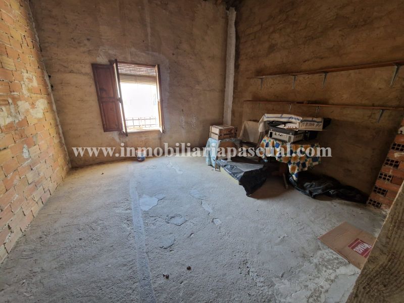 SE VENDE CASA UNIFAMILIAR EN MURO DE CALCOY 