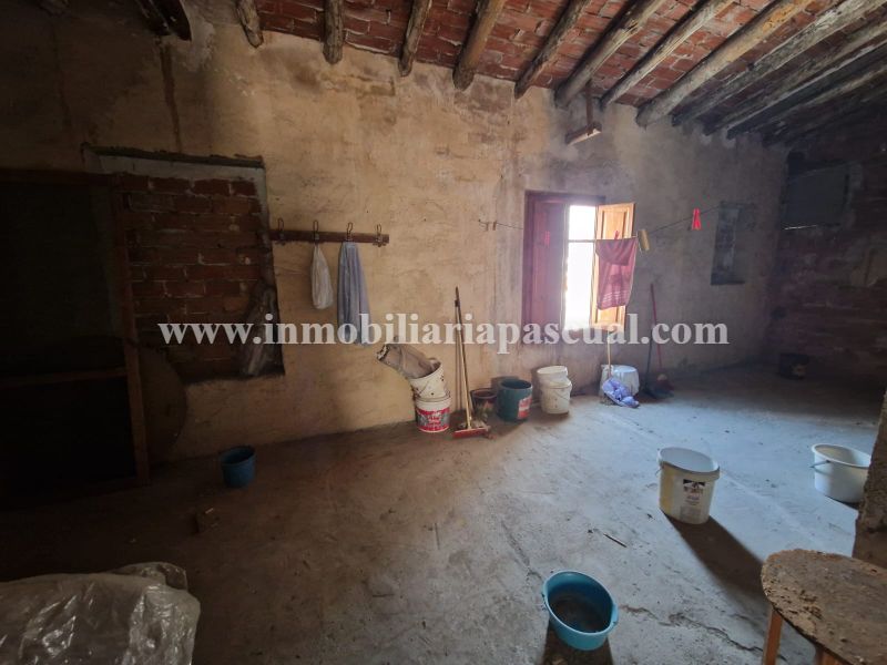 SE VENDE CASA UNIFAMILIAR EN MURO DE CALCOY 