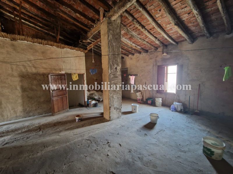 SE VENDE CASA UNIFAMILIAR EN MURO DE CALCOY 