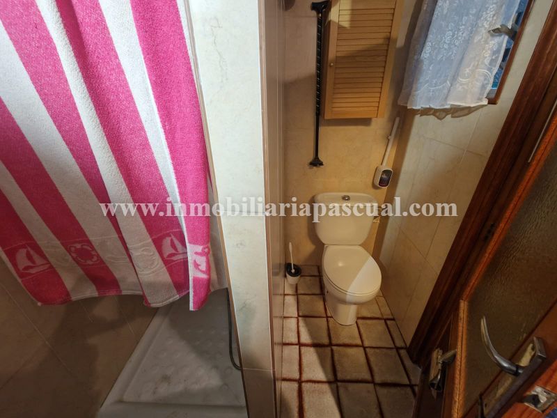 TE KOOP EEN PERCEEL EN EENGEZINSWONING MET WATER IN LORCHA