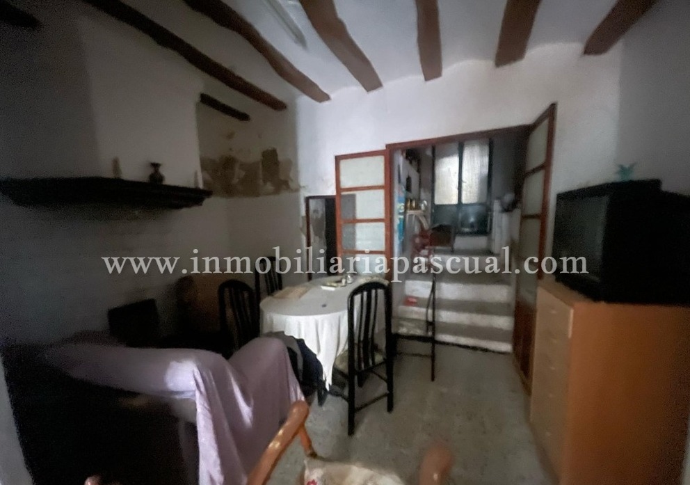 HOUSE FOR SALE COMPLETELY TO RENOVATE IN BENIARRES