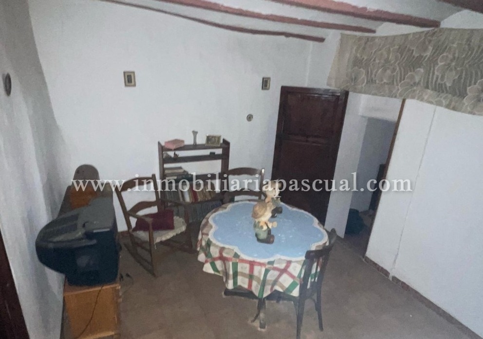 HOUSE FOR SALE COMPLETELY TO RENOVATE IN BENIARRES
