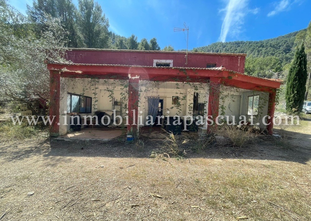 COUNTRY HOUSE FOR SALE IN MURO-AGRES